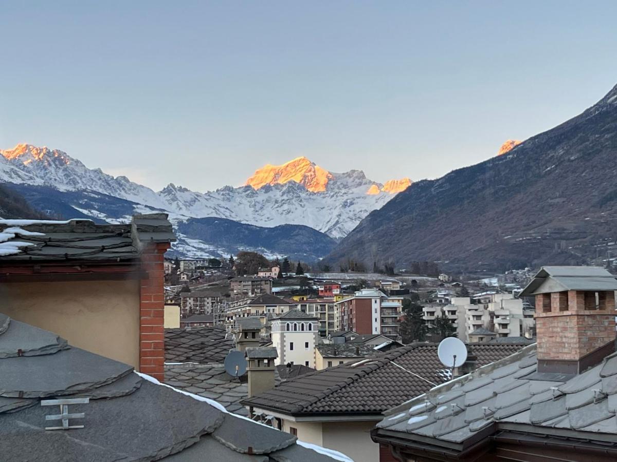 Belabri - Central Charme&Comfort -Mansarde E Appartamento Aosta Exteriör bild